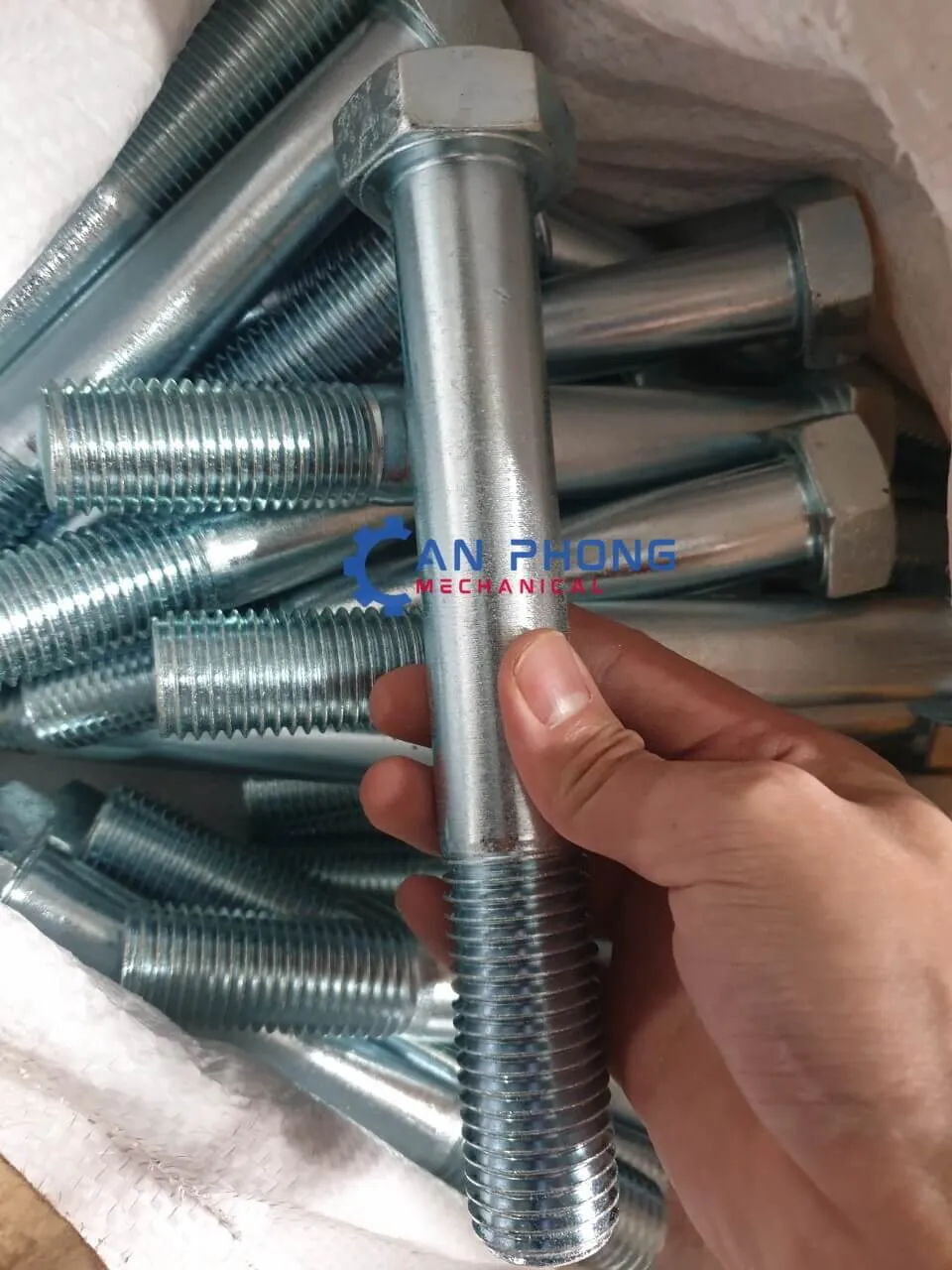 Sản xuất bu lông cỡ lớn