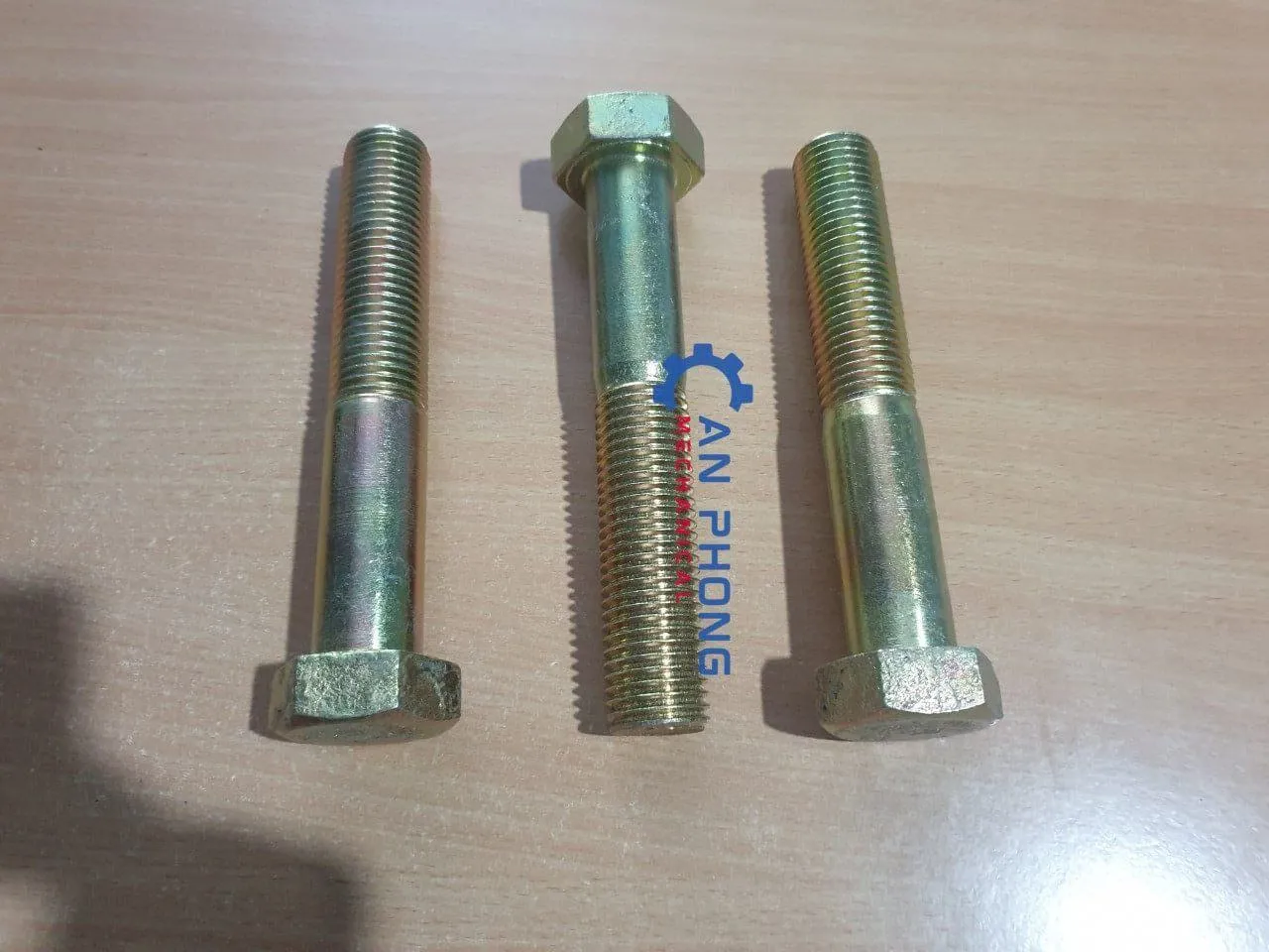 Bu lông lục giác ngoài và bu lông lục giác chìm