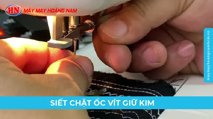 Siết Chặt Ốc Vít Giữ Kim