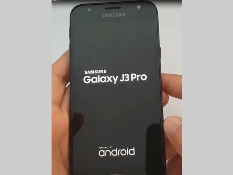 Thả nút nguồn khi đến khi điện thoại rung lên