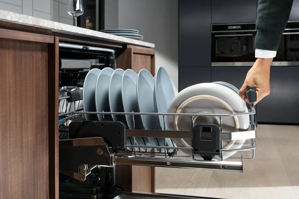 Sắp xếp chén đĩa vào máy rửa bát đúng cách