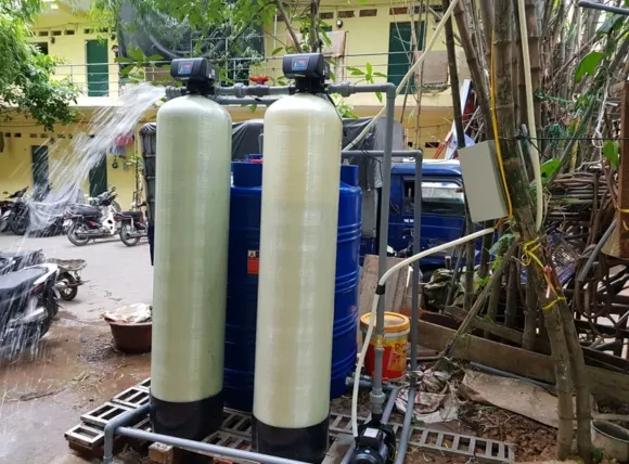 Hệ thống lọc nước giếng khoan đang hoạt động thực tế, minh chứng cho hiệu quả của cách lọc nước giếng khoan nuôi cá