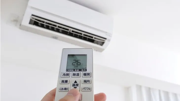 Điều chỉnh và duy trì nhiệt độ máy lạnh ở mức ổn định, vừa phải theo từng thời điểm trong ngày.