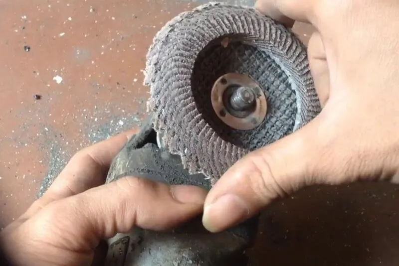 Thay thế đĩa mài, bánh xe, dây đai máy mài