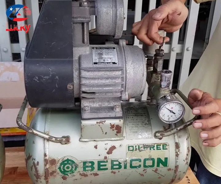 Máy Bơm Hơi Mini Di Động Với Phụ Kiện