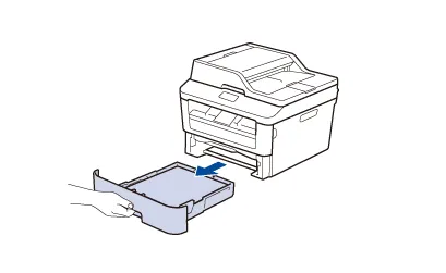 Thực hiện kéo khay giấy chính ra khỏi máy in Brother