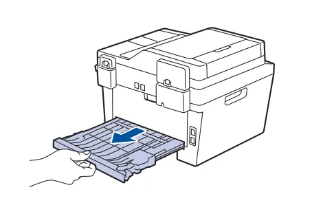 Kéo khay in hai mặt ra khỏi máy in Brother