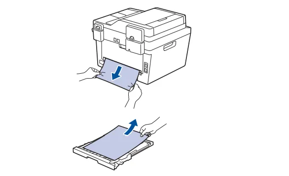 Thao tác kéo giấy bị kẹt khỏi khay in hai mặt máy in Brother