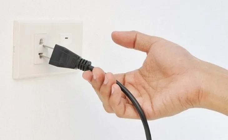 Ngắt nguồn điện và khóa van nước là bước đầu tiên để sửa máy lọc nước Kangaroo an toàn, cách sửa máy lọc nước kangaroo