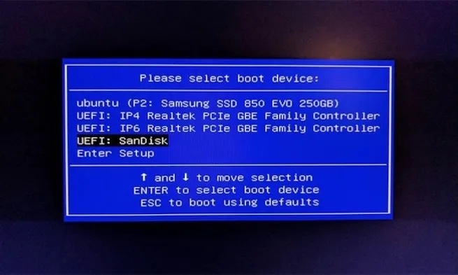 Kiểm tra BIOS có nhận ổ SSD không