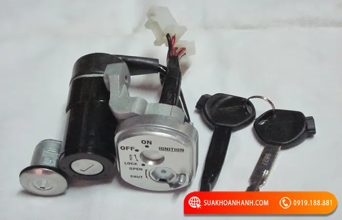 Kiểm tra ổ khóa từ xe máy Honda để xác định nguyên nhân và cách sửa khóa hiệu quả