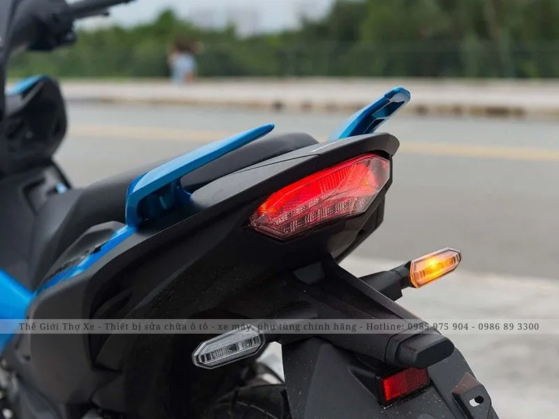 Kiểm tra hư hỏng đèn xi nhan xe máy