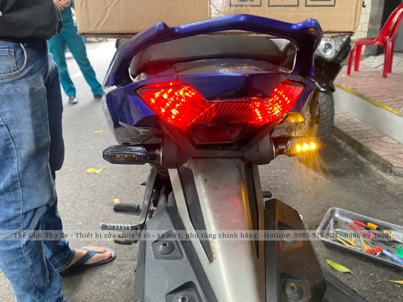 Đèn xi nhan bên trái không hoạt động cần sửa chữa