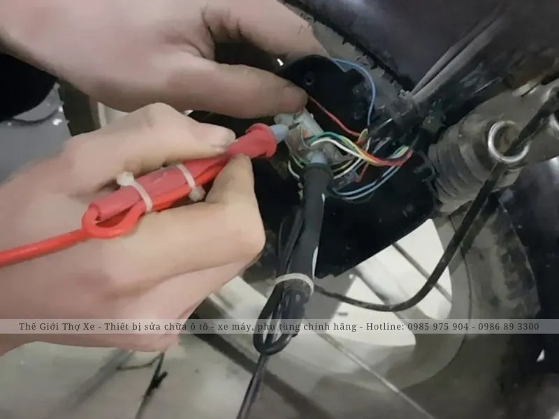 Chi phí sửa chữa đèn xi nhan xe máy phụ thuộc vào lỗi