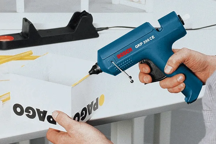 Minh họa cách dùng máy bắn keo nến đúng cách và an toàn