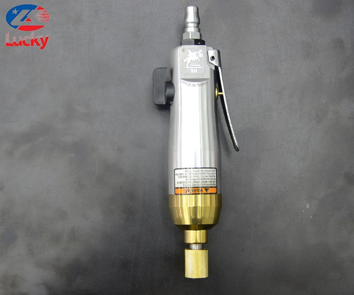 Toàn bộ súng bắn vít khí nén được làm từ hợp kim chắc chắn, thiết kế ưu việt