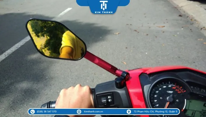 Gương chiếu hậu xe máy hỗ trợ quan sát và đảm bảo an toàn