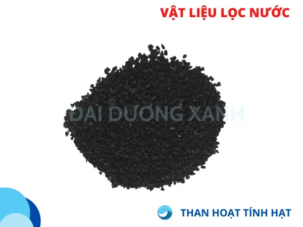 Than hoạt tính dạng hạt, đóng vai trò khử độc, khử mùi trong bể lọc nước giếng khoan gia đình