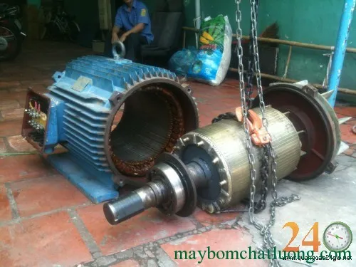 Kỹ thuật cách tháo máy bơm nước: Rút rôto khỏi stato một cách an toàn