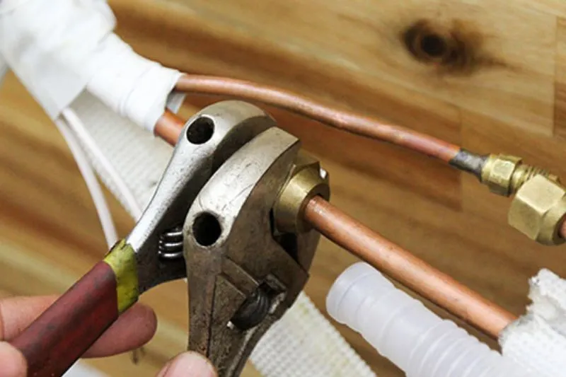 alt: Tháo Ống Đồng Máy Lạnh Reetech Chuẩn Kỹ Thuật allintitle:cách tháo máy lạnh reetech