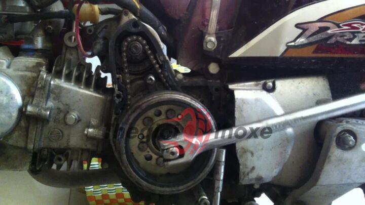 Hướng Dẫn Chi Tiết Cách Tháo Vô Lăng Xe Máy An Toàn Và Hiệu Quả