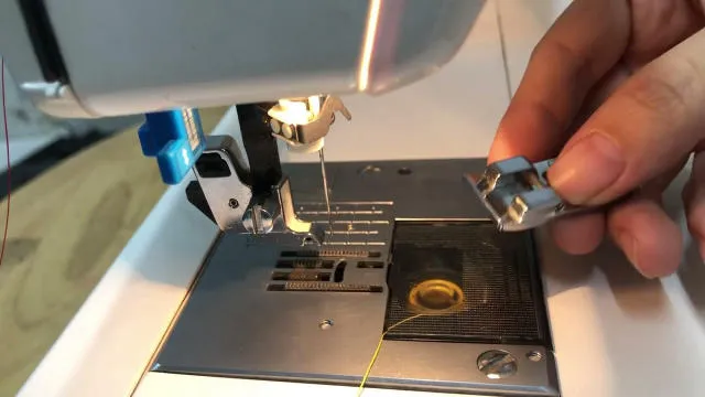 Các bước thay chân vịt máy khâu gia đình để tối ưu đường may