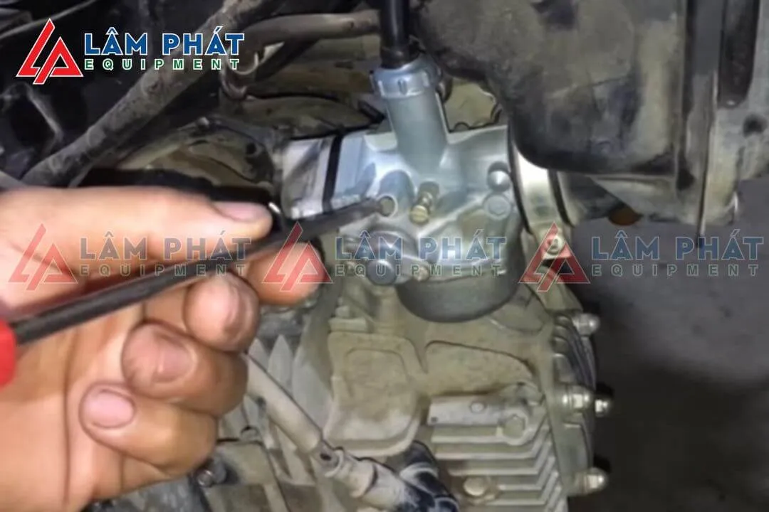 Cách chỉnh bộ chế hòa khí xe máy đúng cách