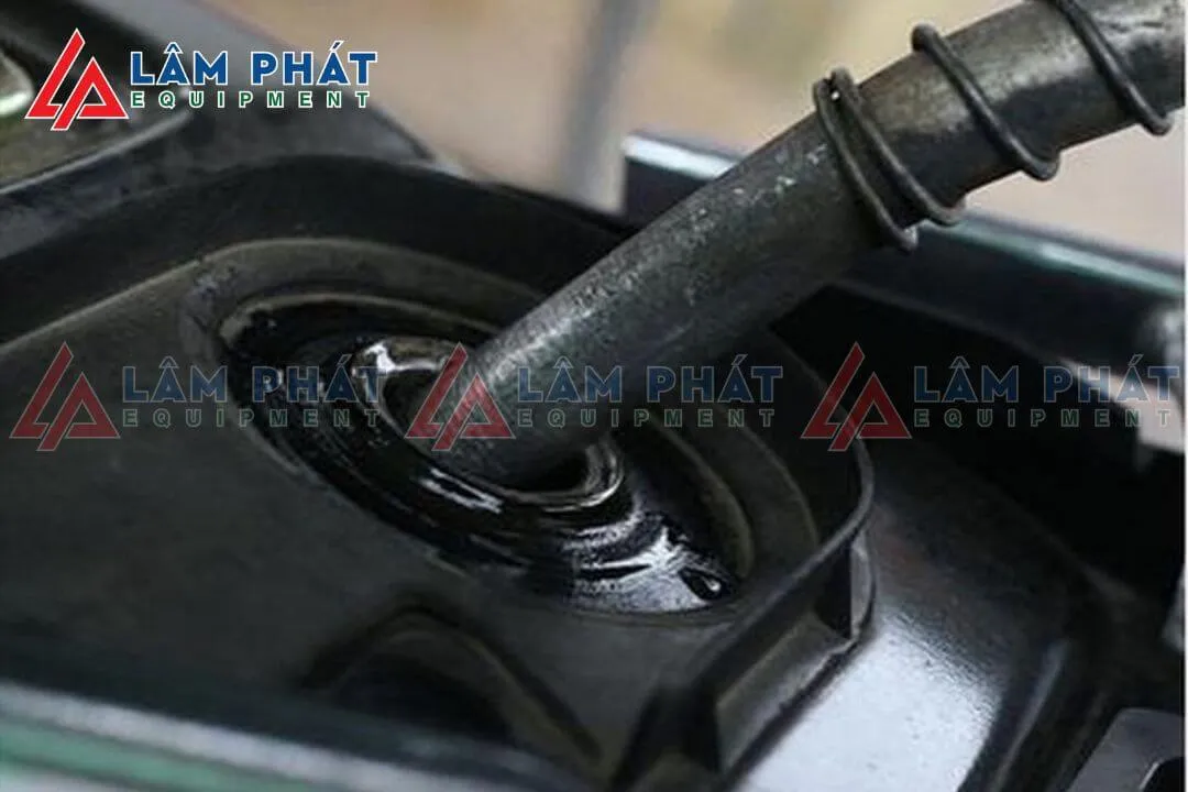 Bộ chế hòa khí hư hỏng gây tiêu hao nhiên liệu xăng nhiều hơn