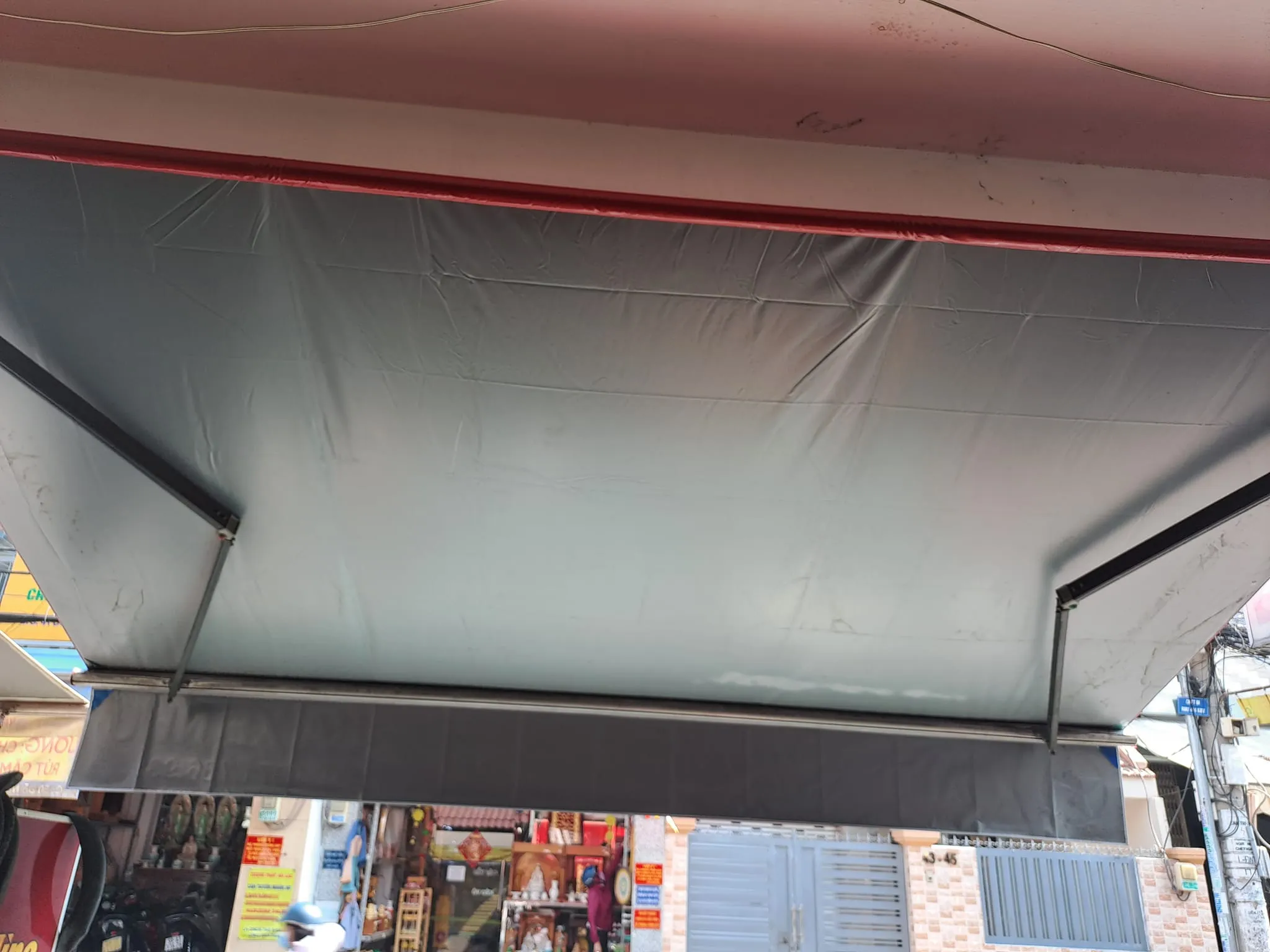 Lắp đặt mái hiên quán ăn, nhà hàng