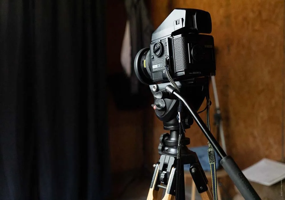 thu-tu-dat-chan-may-anh-dung