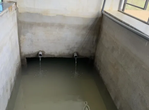 Hình ảnh thực tế bể lắng tự chế trong hướng dẫn cách làm bể lọc nước giếng khoan