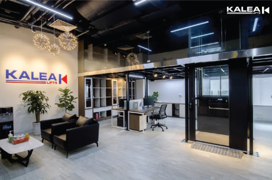 Hình ảnh thang máy trục vít nhập khẩu Châu Âu, đại diện cho công nghệ và nguyên lý vận hành cao cấp