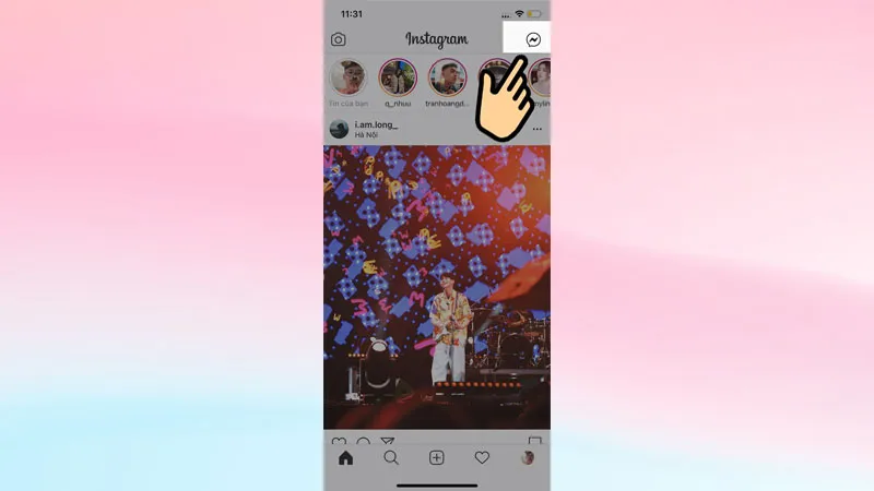 Vị trí biểu tượng tin nhắn Direct Message trên giao diện chính của Instagram điện thoại