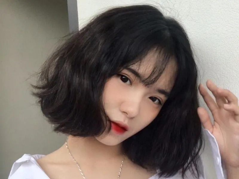 Tóc cắt không cân xứng cần cách sửa tóc mái hiệu quả