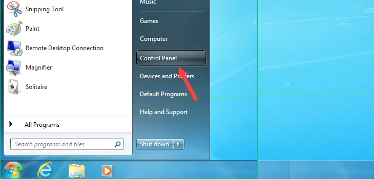 Bước 1: Bạn nhấn nút Start ở góc trái màn hình &gt; Chọn Control Panel