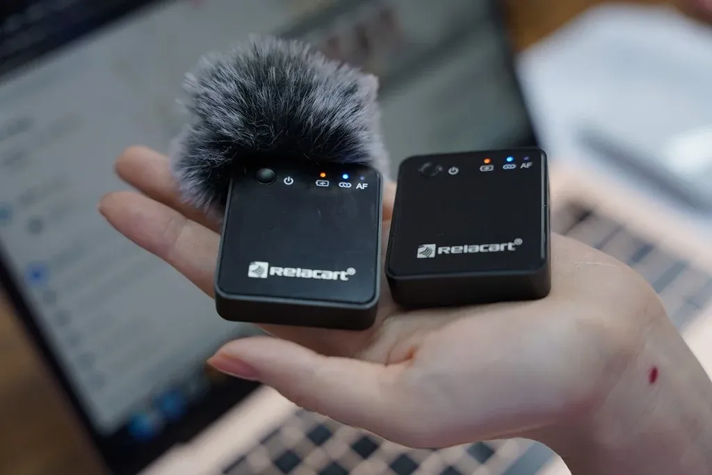 Cách sử dụng micro cài áo cho máy tính