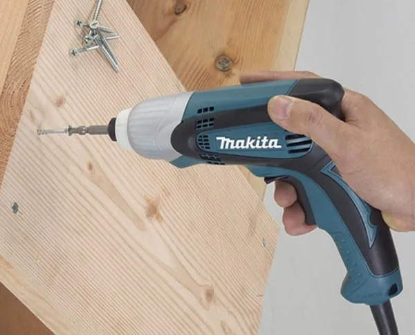 Thiết kế vỏ máy bắt vít cơ bản, cung cấp cái nhìn tổng thể về hình dáng và kích thước cho việc tự chế máy bắt vít.