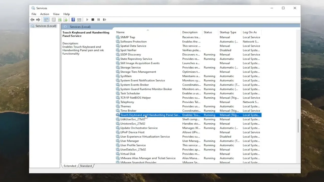 Cửa sổ Dịch vụ (Services) của Windows hiển thị các dịch vụ hệ thống, nơi có thể can thiệp để khắc phục lỗi phần mềm khi chuột máy tính bàn bị khóa.