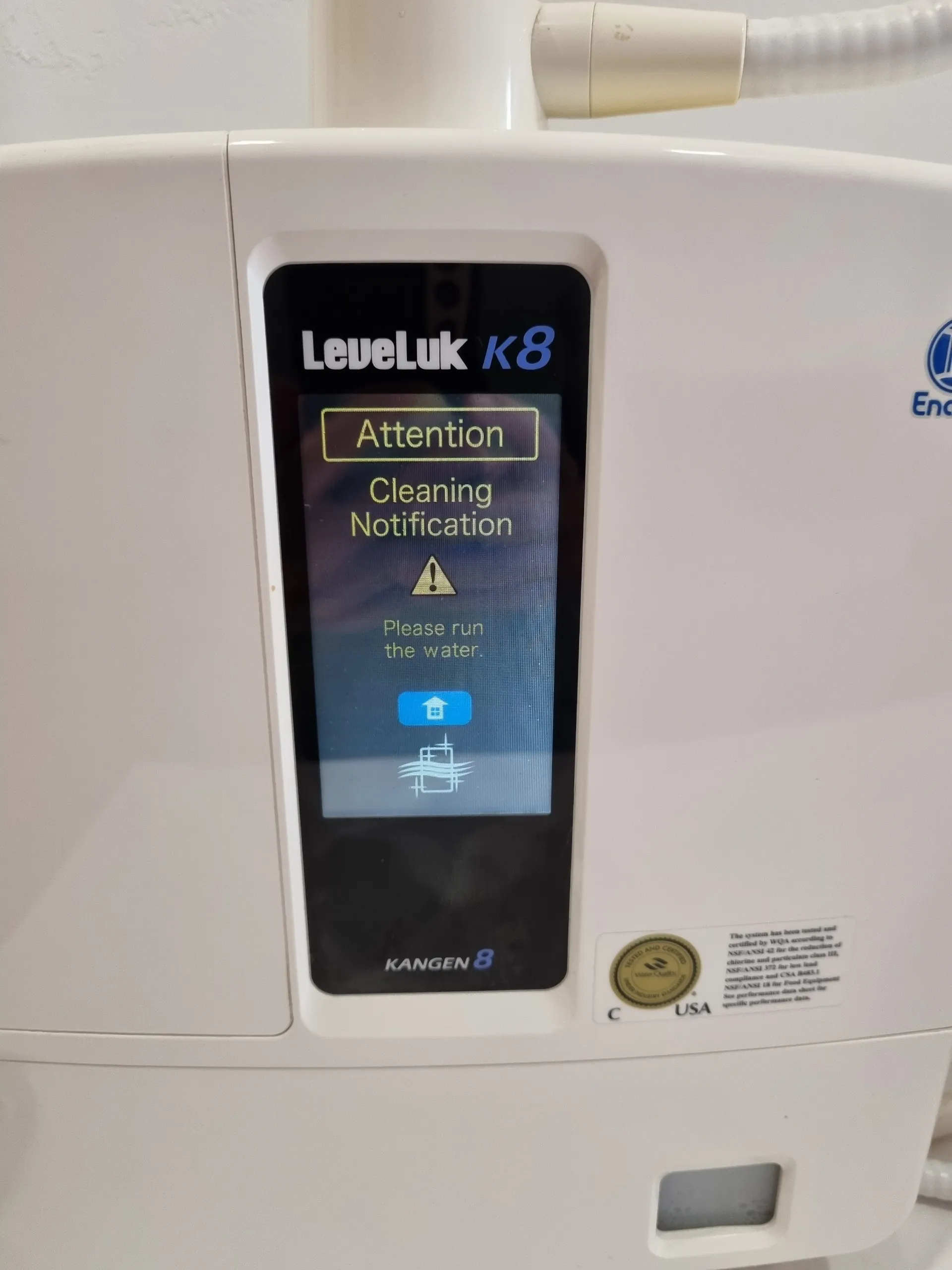 Thông báo &quot;Cleaning Notification&quot; trên màn hình máy Kangen K8, báo hiệu chế độ tự động vệ sinh