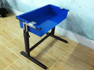 Bước lắp ráp chân bàn và ngăn bàn học tự lắp, tạo khung vững chắc