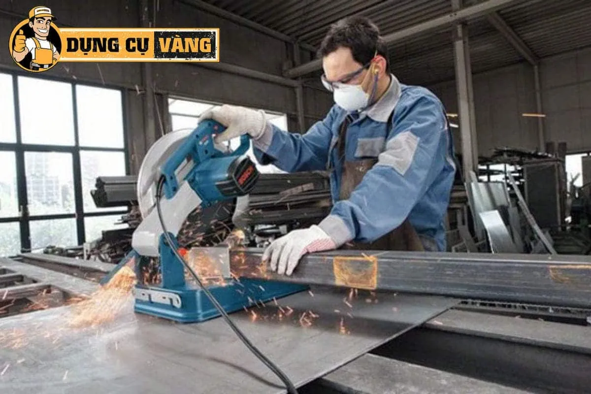 Tư Thế Chuẩn Khi Sử Dụng Máy Cắt Sắt Cầm Tay