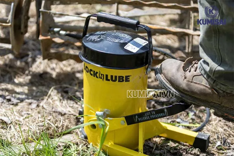 Lưu ý an toàn quan trọng khi thực hiện cách sửa máy bơm mỡ tại nhà