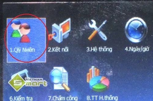 Màn hình hiển thị chính của máy chấm công