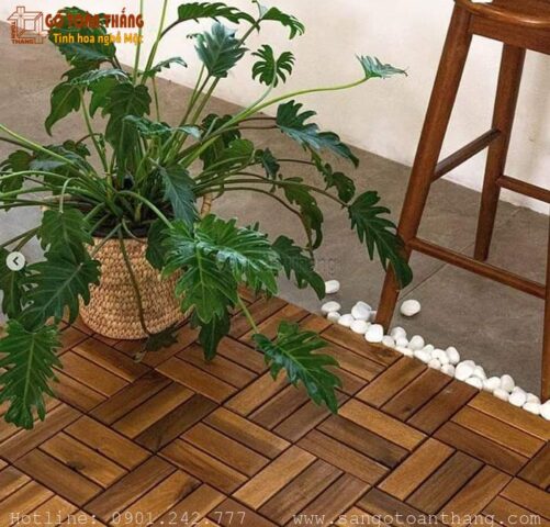 Lắp đặt sàn gỗ tự nhiên tự lắp ráp ngoài trời quanh bể bơi giúp thoát nước hiệu quả