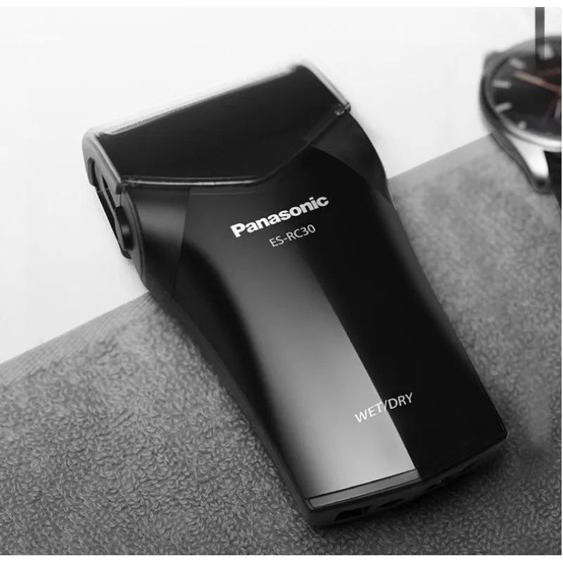 Lợi ích khi sử dụng máy cạo râu Panasonic ES-RC30, thể hiện hiệu quả của cách sử dụng máy cạo râu Panasonic hiện đại so với truyền thống.