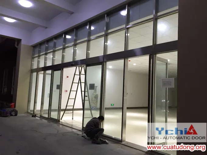 Cửa tự động cho khu vực tiếp đón khách hàng