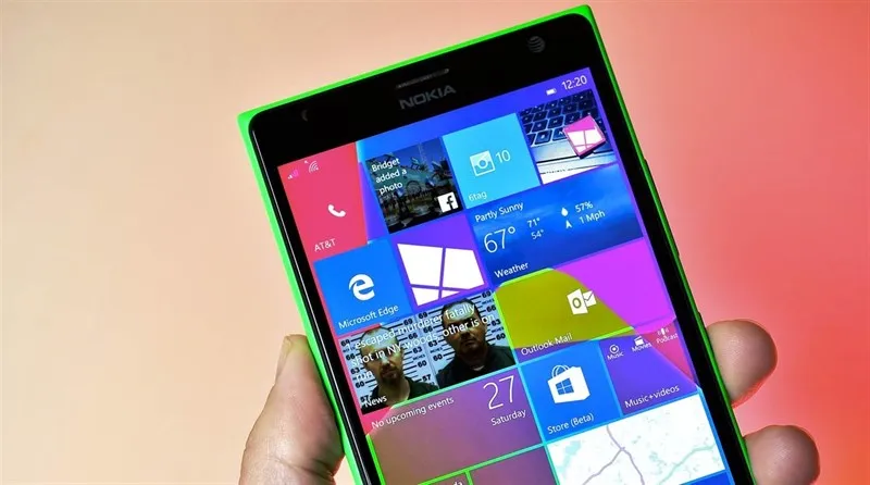 Điện thoại Lumia 535 chạy Windows 10 Mobile sẵn sàng để kết nối máy tính