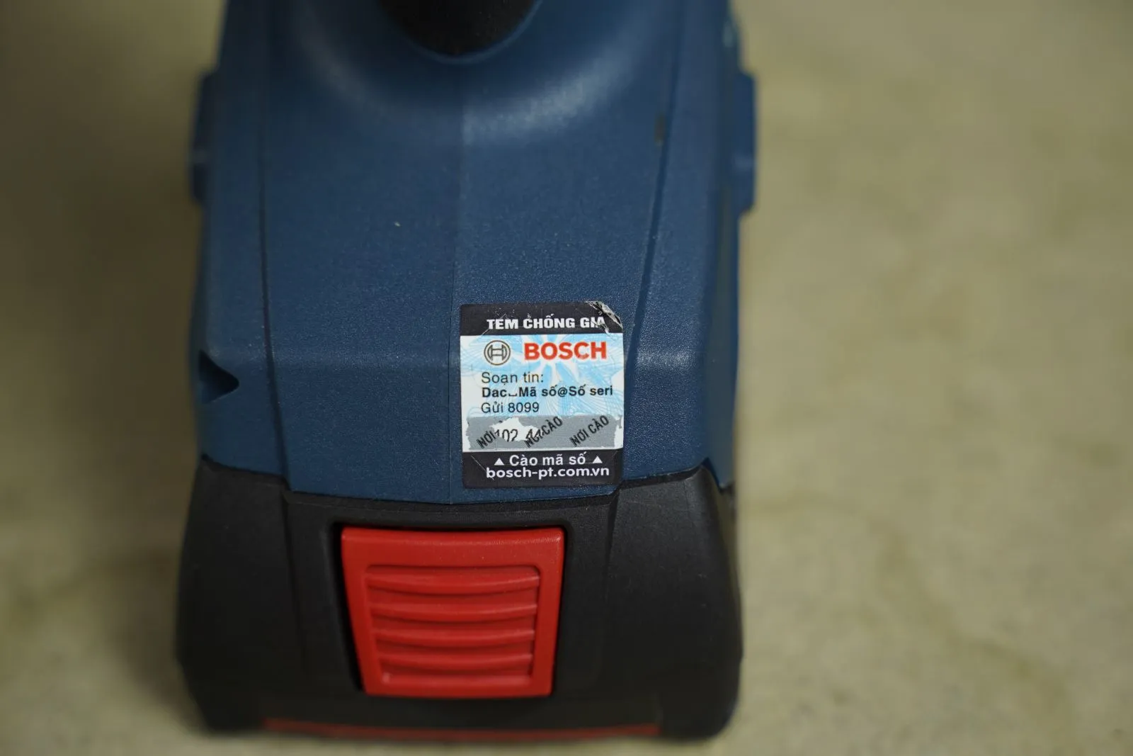 Hộp sản phẩm máy vặn vít dùng pin Bosch GDR 180-LI và phụ kiện