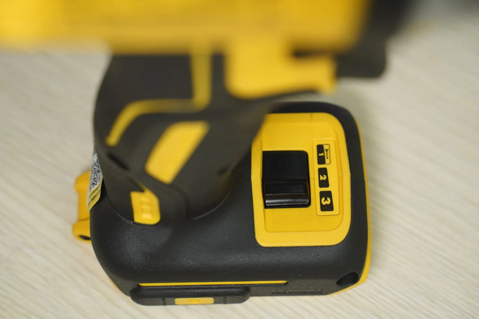 Dewalt DCF887N-KR với các chế độ tốc độ linh hoạt