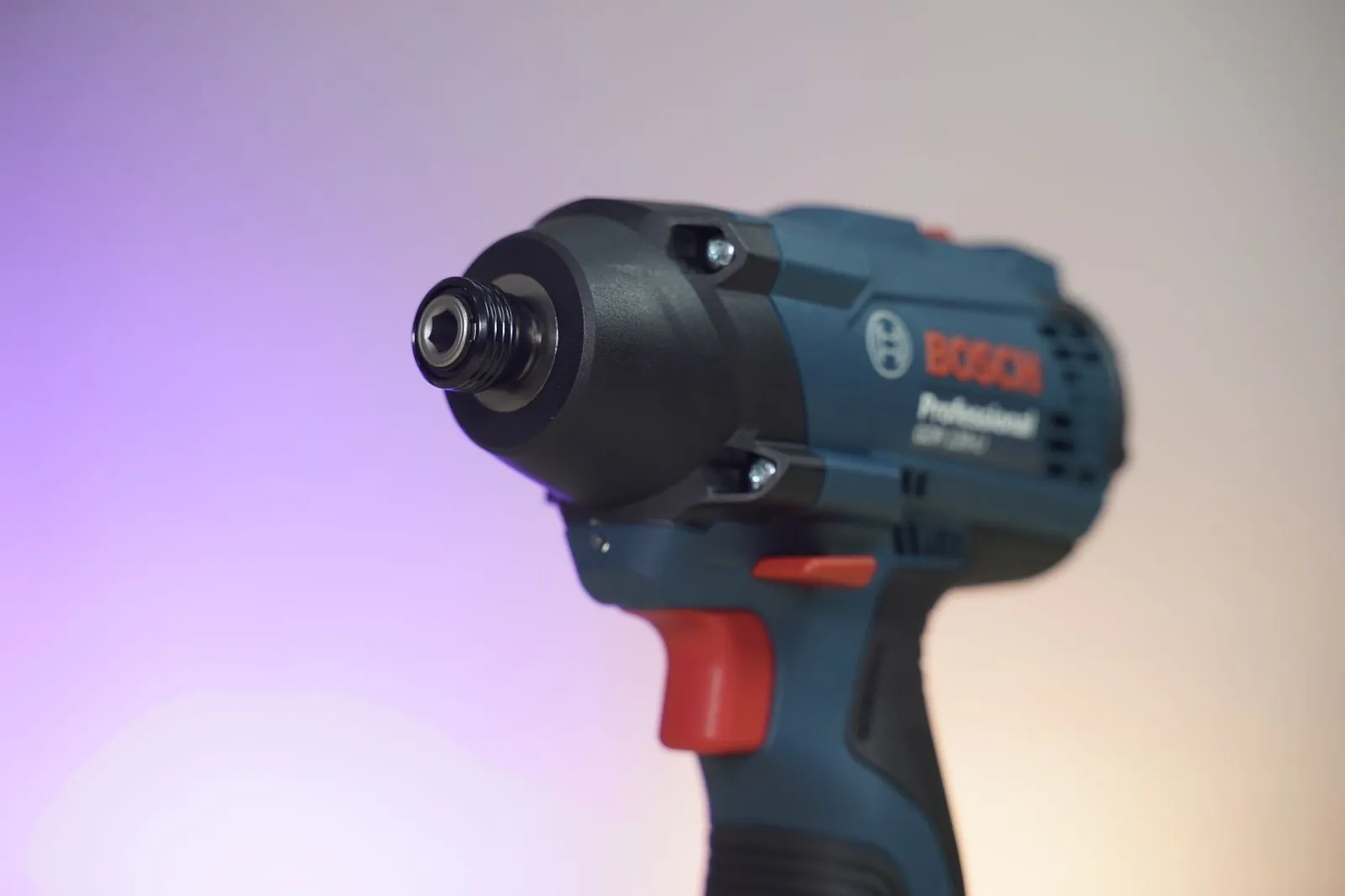 Thiết kế nhỏ gọn, tay cầm công thái học của máy vặn vít dùng pin bosch gdr 120 li 12v